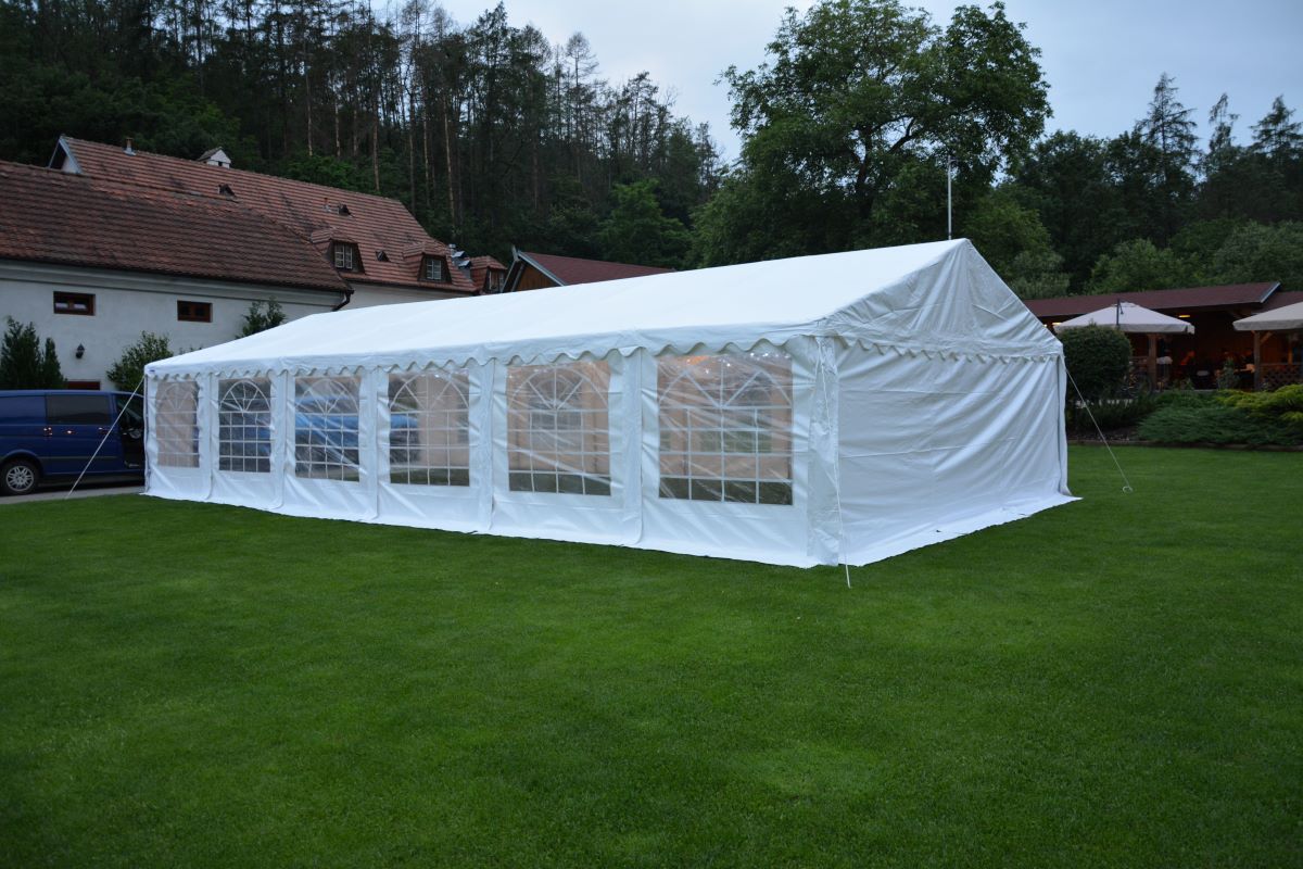 Párty stan u mlýna